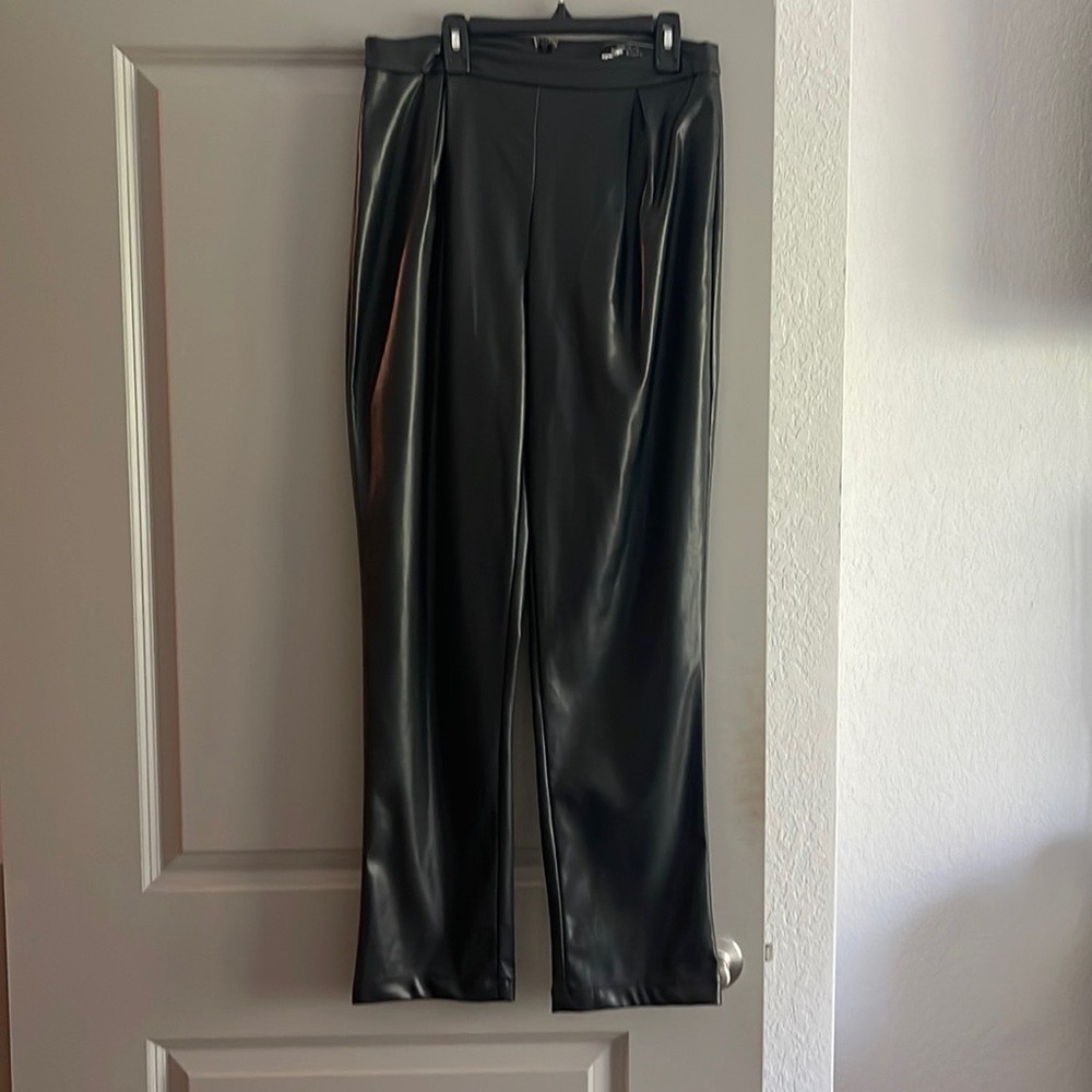 Leather pants never worn size M